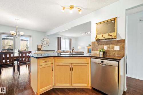 1212 37C Avenue Nw, Edmonton, AB - Indoor Photo Showing Kitchen