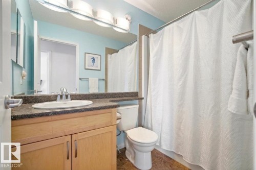 1212 37C Avenue Nw, Edmonton, AB - Indoor Photo Showing Bathroom