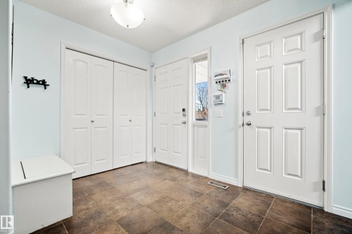 1212 37C Avenue Nw, Edmonton, AB - Indoor Photo Showing Other Room