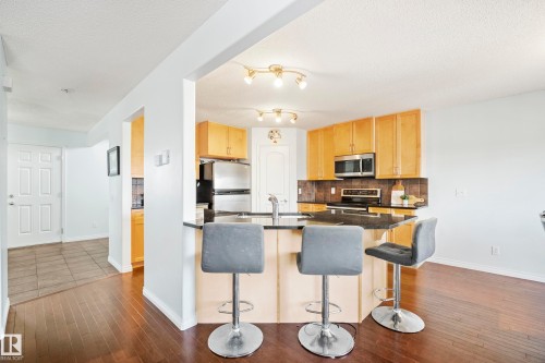 1212 37C Avenue Nw, Edmonton, AB - Indoor Photo Showing Kitchen
