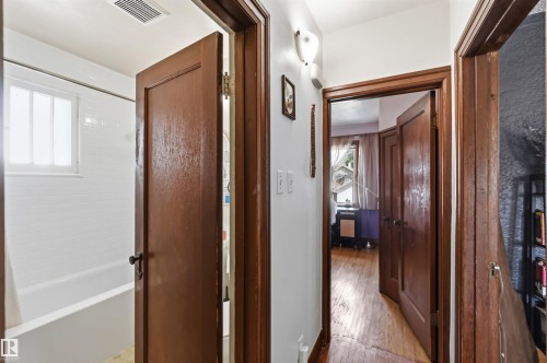 11343 96 Street Nw, Edmonton, AB - Indoor Photo Showing Other Room