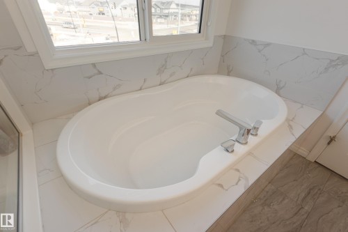 2639 200 Street Nw, Edmonton, AB - Indoor Photo Showing Bathroom