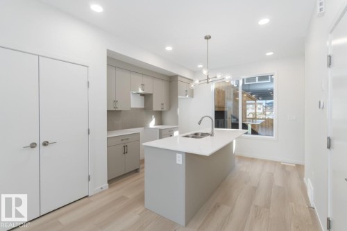89 Gambel Loop, Spruce Grove, AB - Indoor Photo Showing Kitchen With Double Sink With Upgraded Kitchen