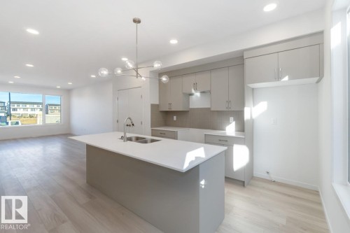 89 Gambel Loop, Spruce Grove, AB - Indoor Photo Showing Kitchen With Double Sink With Upgraded Kitchen
