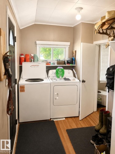 4817 52 Street, Glendon, AB - Indoor Photo Showing Laundry Room