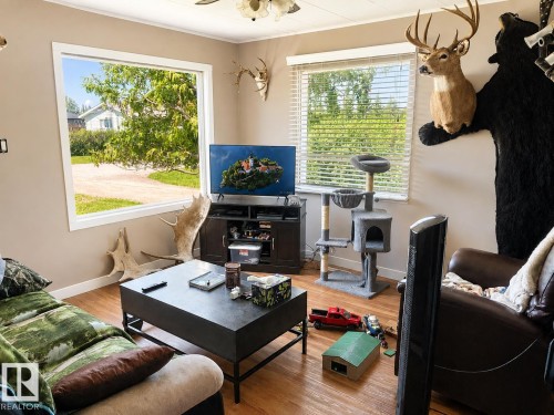 4817 52 Street, Glendon, AB - Indoor