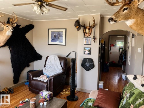 4817 52 Street, Glendon, AB - Indoor Photo Showing Other Room