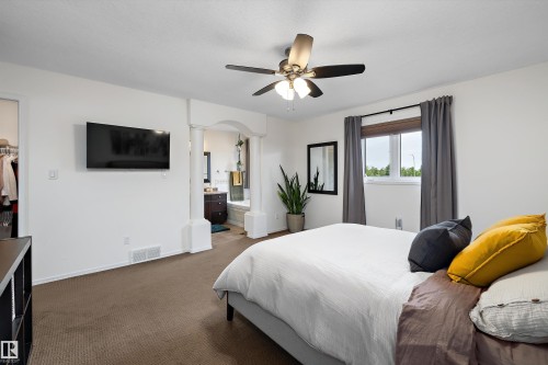 #20 1295 Carter Crest Rd Nw, Edmonton, AB - Indoor Photo Showing Bedroom