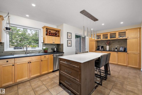 #20 1295 Carter Crest Rd Nw, Edmonton, AB - Indoor Photo Showing Kitchen