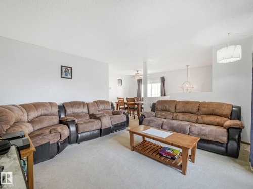 3527 41 Avenue Nw, Edmonton, AB - Indoor Photo Showing Living Room