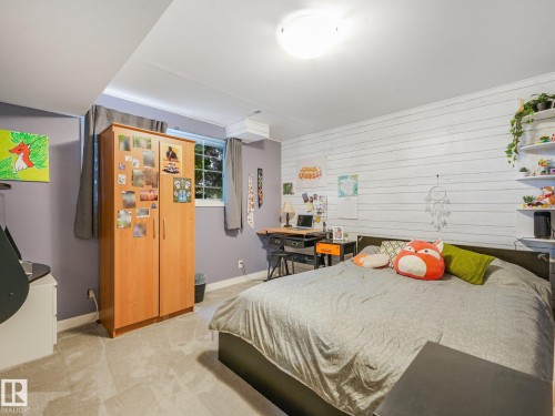 3527 41 Avenue Nw, Edmonton, AB - Indoor Photo Showing Bedroom