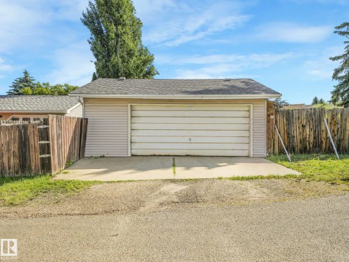 3527 41 Avenue Nw, Edmonton, AB - Outdoor