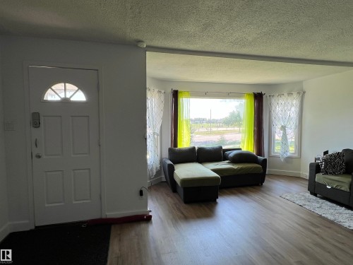 4764 43 St., Drayton Valley, AB - Indoor Photo Showing Living Room