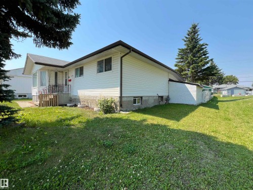 4764 43 St., Drayton Valley, AB - Outdoor