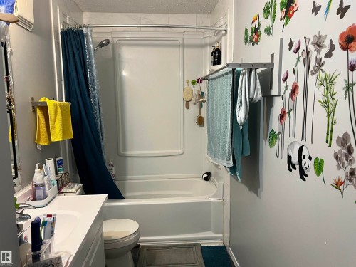 4764 43 St., Drayton Valley, AB - Indoor Photo Showing Bathroom