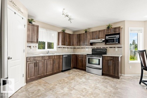 4512 210 Street Nw, Edmonton, AB - Indoor Photo Showing Kitchen