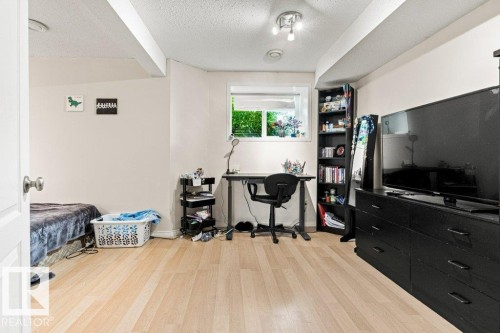 4512 210 Street Nw, Edmonton, AB - Indoor