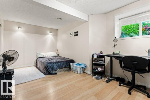 4512 210 Street Nw, Edmonton, AB - Indoor