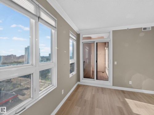 Expansive windows with cellular shades - #1208 9939 109 St Nw, Edmonton, AB - Indoor Photo Showing Other Room