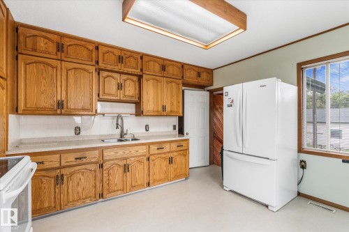 53006 Rge Road 14, Rural Parkland County, AB - Indoor Photo Showing Kitchen With Double Sink