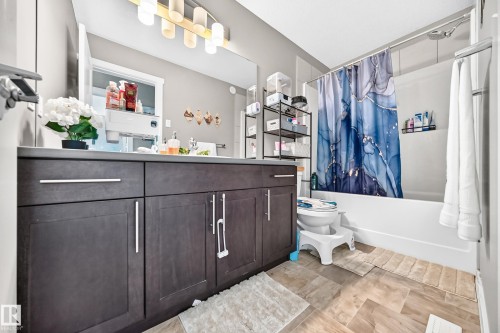 689 Black Boulevard, Leduc, AB - Indoor Photo Showing Bathroom