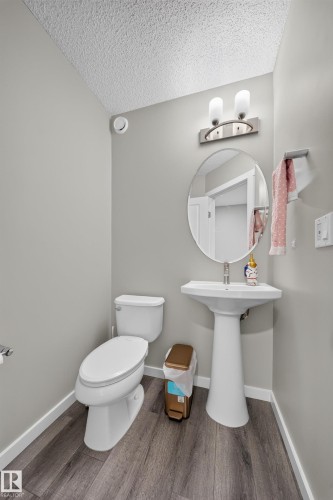 2366 Wonnacott Crescent Sw, Edmonton, AB - Indoor Photo Showing Bathroom