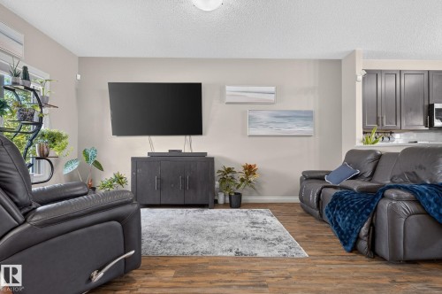 21 Currant Crescent, Fort Saskatchewan, AB - Indoor Photo Showing Living Room