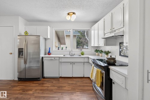2 Fermont Street, St. Albert, AB - Indoor Photo Showing Kitchen With Double Sink