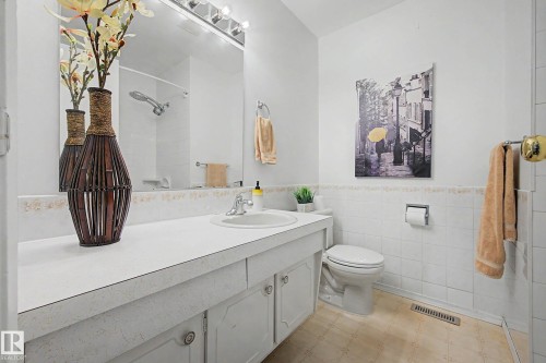 2 Fermont Street, St. Albert, AB - Indoor Photo Showing Bathroom