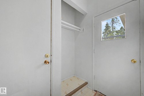 back entry - 2 Fermont Street, St. Albert, AB - Indoor Photo Showing Other Room