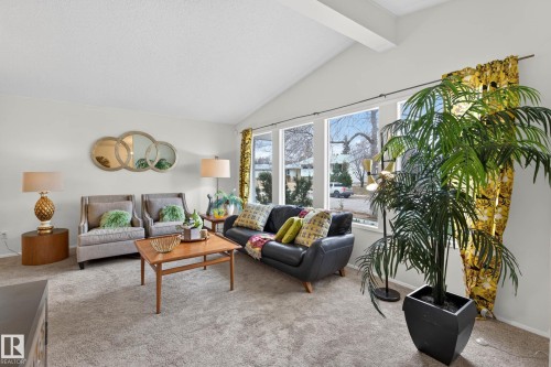 2 Fermont Street, St. Albert, AB - Indoor Photo Showing Living Room