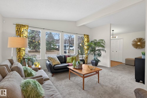 2 Fermont Street, St. Albert, AB - Indoor Photo Showing Living Room