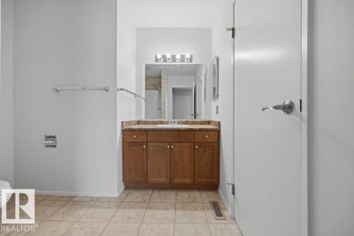 10473 24 Avenue Nw, Edmonton, AB - Indoor Photo Showing Other Room