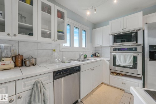 8712 137 Avenue Nw, Edmonton, AB - Indoor Photo Showing Kitchen With Double Sink