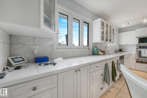 8712 137 Avenue Nw, Edmonton, AB - Indoor Photo Showing Kitchen