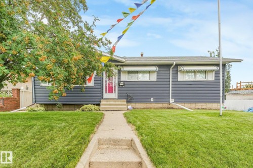 8712 137 Avenue Nw, Edmonton, AB - Outdoor