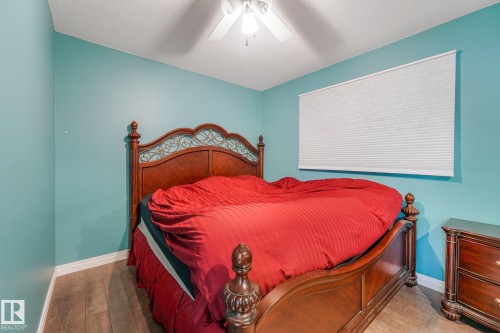 8712 137 Avenue Nw, Edmonton, AB - Indoor Photo Showing Bedroom