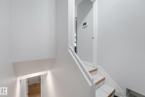 8712 137 Avenue Nw, Edmonton, AB - Indoor Photo Showing Other Room