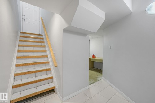 8712 137 Avenue Nw, Edmonton, AB - Indoor Photo Showing Other Room