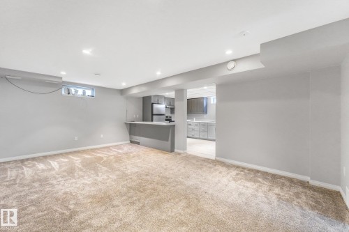 8712 137 Avenue Nw, Edmonton, AB - Indoor