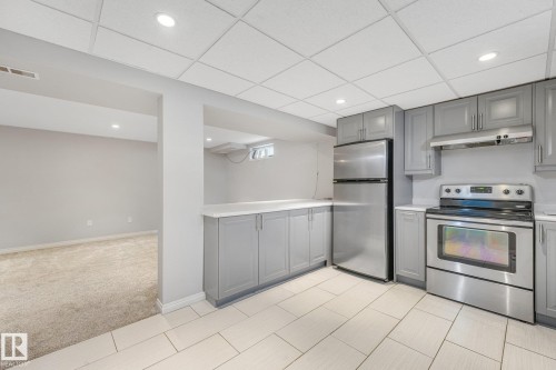 8712 137 Avenue Nw, Edmonton, AB - Indoor Photo Showing Kitchen