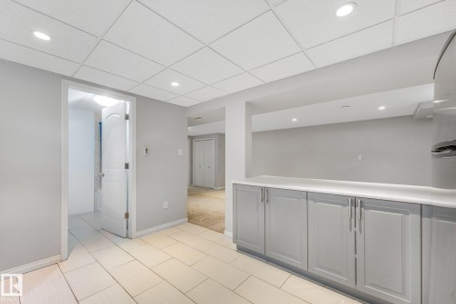 8712 137 Avenue Nw, Edmonton, AB - Indoor Photo Showing Other Room