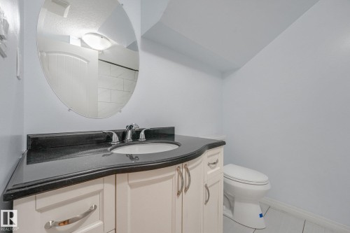 8712 137 Avenue Nw, Edmonton, AB - Indoor Photo Showing Bathroom