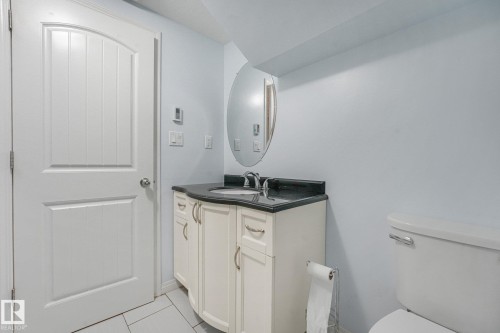 8712 137 Avenue Nw, Edmonton, AB - Indoor Photo Showing Bathroom