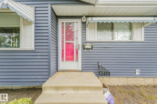 8712 137 Avenue Nw, Edmonton, AB - Outdoor