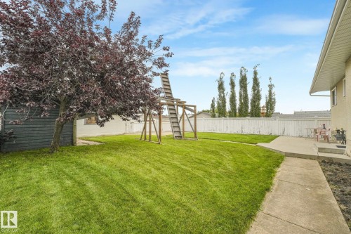 8712 137 Avenue Nw, Edmonton, AB - Outdoor