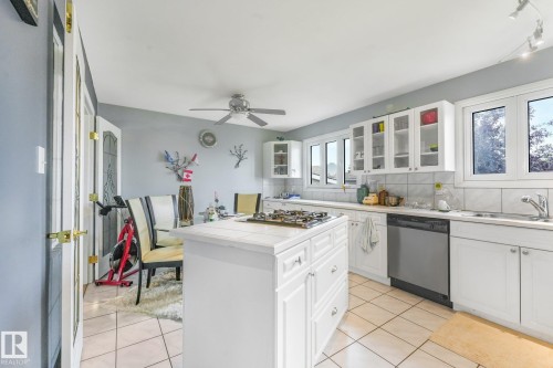 8712 137 Avenue Nw, Edmonton, AB - Indoor Photo Showing Kitchen