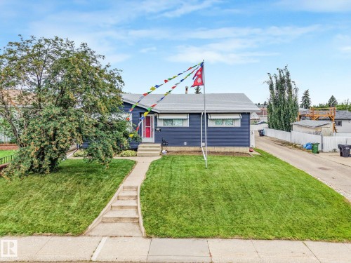8712 137 Avenue Nw, Edmonton, AB - Outdoor