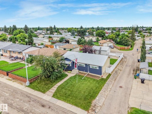 8712 137 Avenue Nw, Edmonton, AB - Outdoor