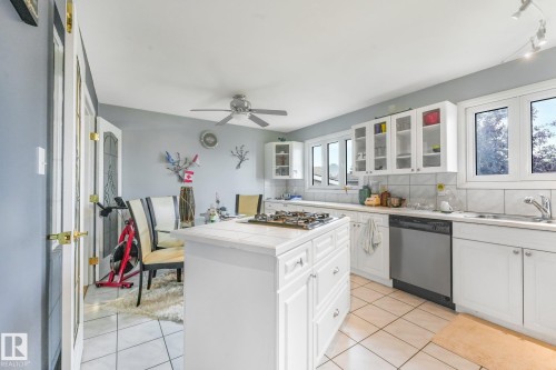 8712 137 Avenue Nw, Edmonton, AB - Indoor Photo Showing Kitchen